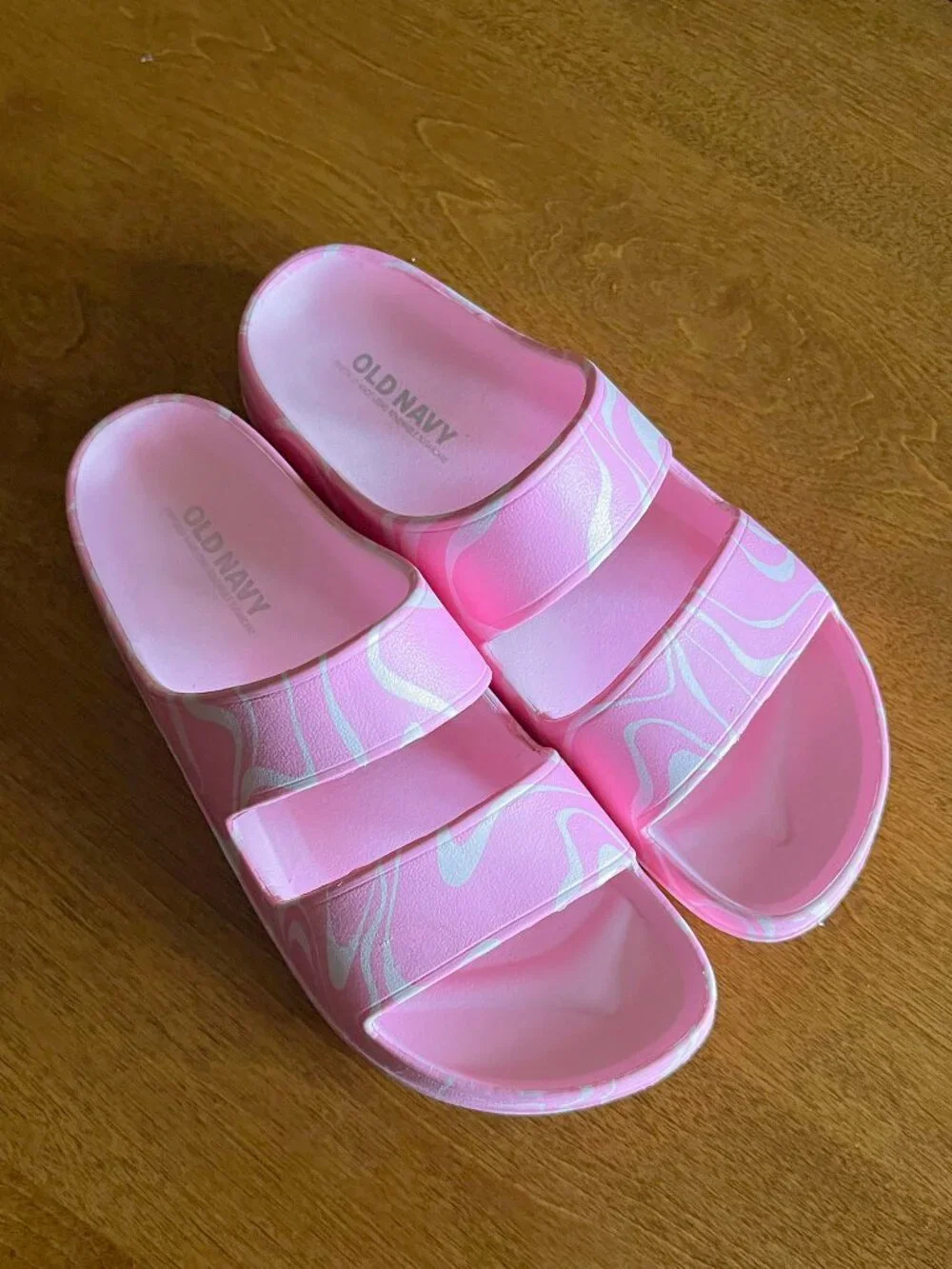 Old Navy pink slide sandals 1/2